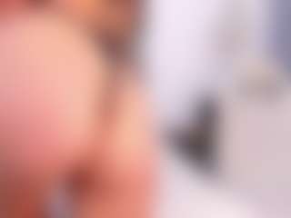 Live cam show with Coonie-Paige - Body Massage on Livezox