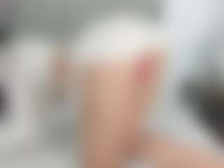 Live cam show with Coonie-Paige - Fetish Brown Hair on AdultVida.com