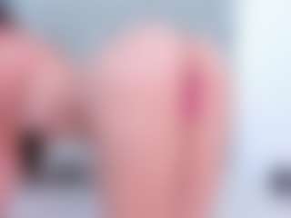 Live cam show with Coonie-Paige - Brown Hair on Milf Play