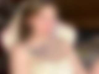 Live cam show with Emma - Shaved Pussy Curvy on SxyPornLive