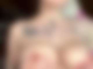 Live cam show with Emma - Big Tits on Livezox