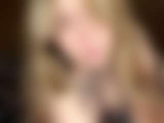 Live cam show with Emma - Curvy MILF on Gym Cam Girls