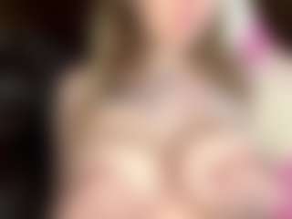 Live cam show with Emma - Butt Plug on livesuperchat.net