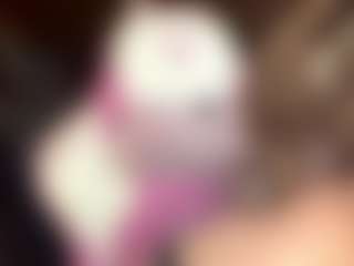 Live cam show with Emma - Bedroom MILF on Soda Cam