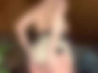 Emma MILF webcam performer live streaming