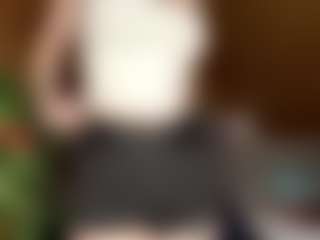 Emma MILF webcam performer live streaming
