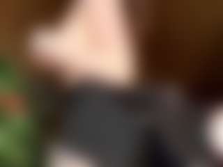 Emma MILF webcam performer live streaming