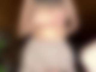 Live cam show with Emma - Petite MILF on sexylive.show