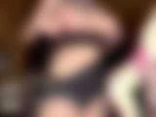 Live cam show with Emma - Skinny MILF on makecum.org