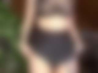 Live cam show with Emma - Bedroom Mature on nudelive.tv