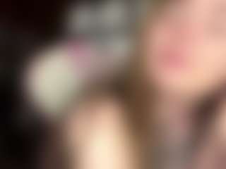 Live cam show with Emma - Blonde Hair Big Tits on intimatelivegirls.com