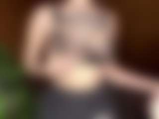 Emma MILF webcam performer live streaming