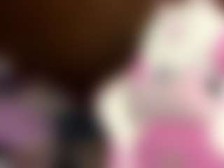 Live cam show with Emma - Skinny MILF on live18s.com