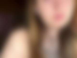 Live cam show with Emma - College Mature on Camsoda