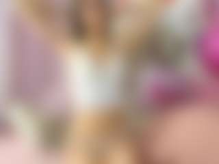 Live cam show with Karolinacream - Granny on TeamSkeetLive