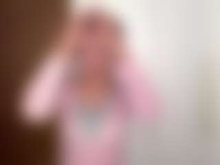 Live cam show with MaryroseVanegas - Petite on SmokeAndPoke