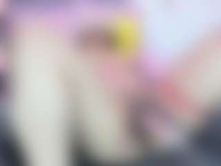 Live cam show with NaomiiEvans - Tease on CamwithHer