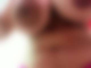 Live cam show with NaomiiEvans - Middle Aged on Camsoda
