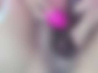 Live cam show with NaomiiEvans - College MILF on CamClone