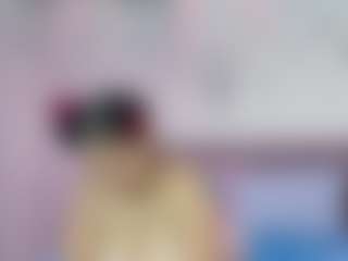 Live cam show with NaomiiEvans - Skinny MILF on xxxlivecams.org