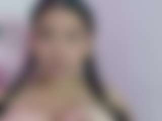 Live cam show with NaomiiEvans - College MILF on xplaylive.com