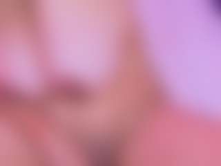 Live cam show with NaomiiEvans - Athletic MILF on camwithhim.com