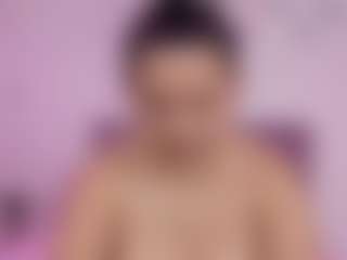 Live cam show with NaomiiEvans - Athletic Middle Aged on Stripli.com