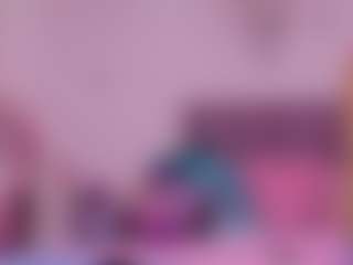 Live cam show with NaomiiEvans - Petite MILF on CamwithHer