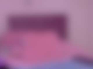 Live cam show with NaomiiEvans - Petite on Camsoda