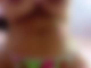 Live cam show with NaomiiEvans - MILF Teen (18+) on CamClone