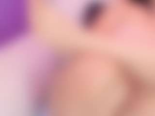 Live cam show with NaomiiEvans - College MILF on Camsoda