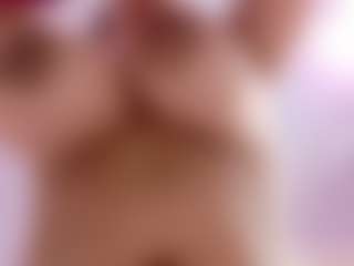 Live cam show with NaomiiEvans - Athletic Middle Aged on AdultVida.com