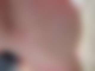 Live cam show with NaomiiEvans - Petite MILF on TottyGirls