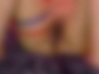 Live cam show with NaomiiEvans - Brown Hair Petite on chickslive.net