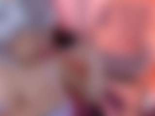 Live cam show with NaomiiEvans - Skinny MILF on livesuperchat.net