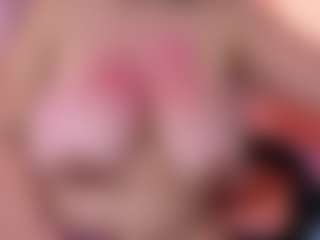 Live cam show with NaomiiEvans - Facial on Camsoda