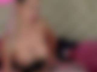 Live cam show with Ragazzabellaa - Flashing on TeamSkeetLive
