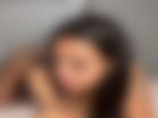 Live cam show with Yasmin Sonya - Latina Petite on Cam Slut