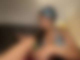 Live cam show with Yasmin Sonya - Tease on Fling VIP Chat