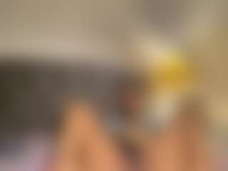 Live cam show with Yasmin Sonya - Squirt Latina on Mixed Magazine Live