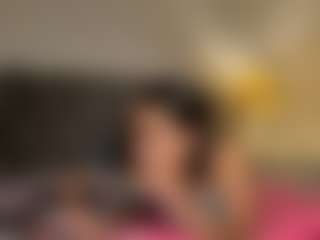 Live cam show with Yasmin Sonya - Shaved Pussy Latina on MyBangCams