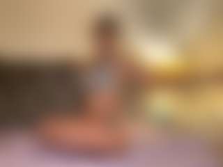Live cam show with Yasmin Sonya - Fetish Latina on chickslive.net