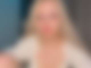 Live cam show with Luna - HD on CamwithHer