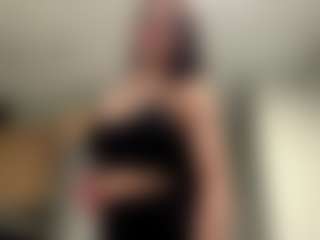 AdelaKrzesinski's Live Sex Cam Show