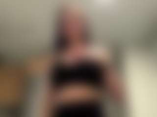 AdelaKrzesinski's Live Sex Cam Show