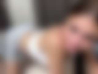Live cam show with AdelaKrzesinski - Athletic on CamClone
