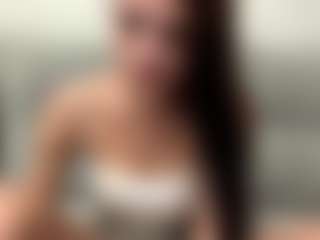 Live cam show with AdelaKrzesinski - Solo on Camsoda