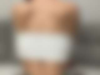 Live cam show with AdelaKrzesinski - Strip on Camsoda