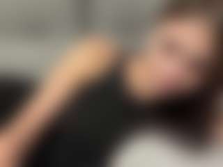 Live cam show with AdelaKrzesinski - Solo on Camsoda