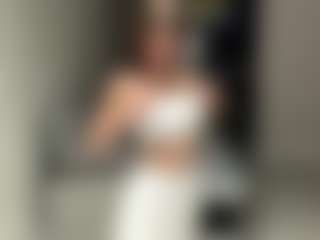 AdelaKrzesinski's Live Sex Cam Show